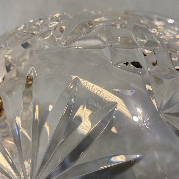 Waterford Crystal Salad Bowl with Scalloped Edging 9- inch Round - Picture 11 of 13